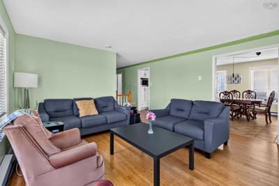 131 Pinewood Crescent — photo 6