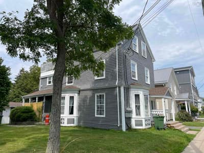 40 King Street — photo 2