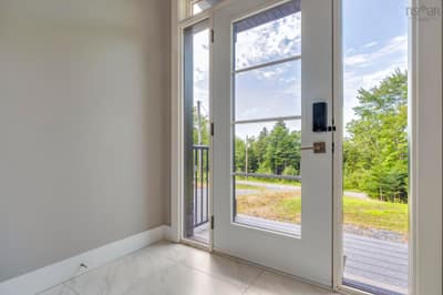 105 Coltsfoot Lane — photo 3
