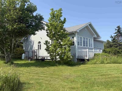 454 Hillside Boularderie Road — photo 3