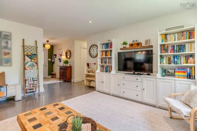 38 Coulter Crescent — photo 8