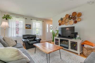 140 Flagstone Drive — photo 3
