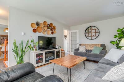 140 Flagstone Drive — photo 4