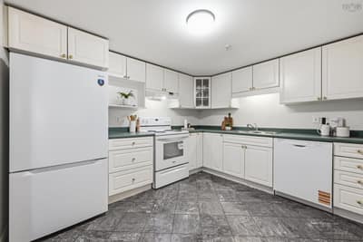 1041 Wellington Street #210 — photo 5