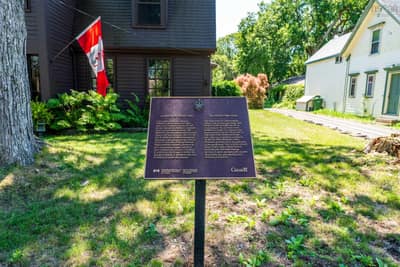 477 St George Street — photo 3