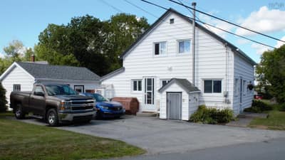 10 Town Lake Road — photo 2