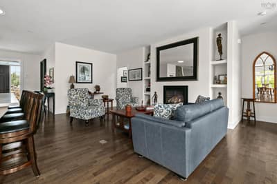 556 Duart Avenue — photo 3