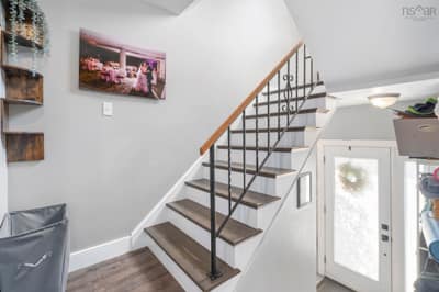 13 Heathland Way — photo 2
