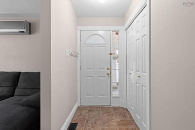 6 Plateau Crescent — photo 3