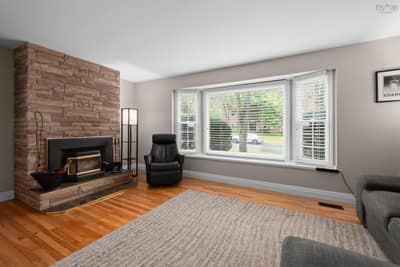 6 Plateau Crescent — photo 4