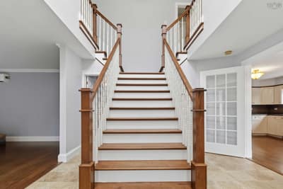 207 Cresthaven Drive — photo 2