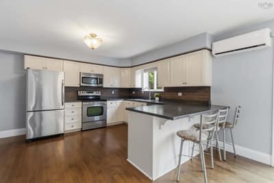 207 Cresthaven Drive — photo 4