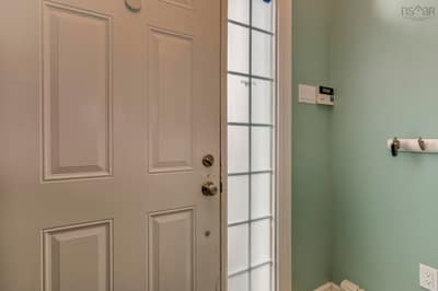 64 Surrey Way — photo 5