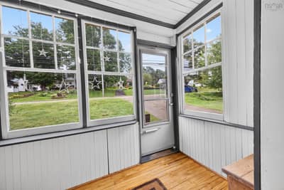 222 Victoria Street — photo 2
