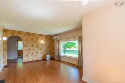 1549 Victoria Road — photo 3