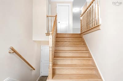 9 Lasalle Court — photo 3