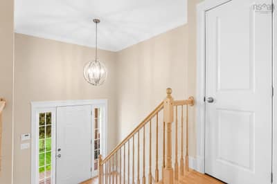 9 Lasalle Court — photo 4
