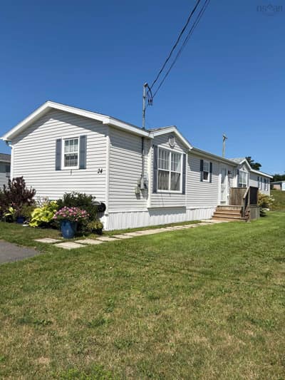 24 South Hill Drive — photo 2