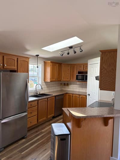 24 South Hill Drive — photo 4