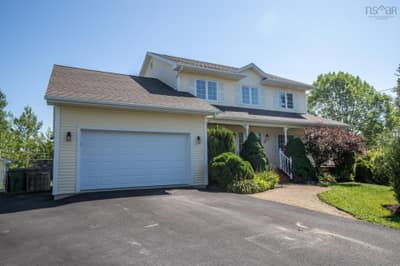 17 Evergreen Crescent — photo 3
