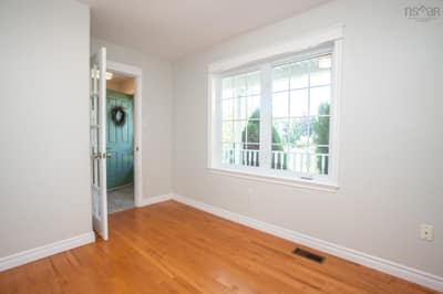 17 Evergreen Crescent — photo 5