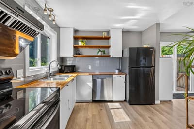 1030 Sackville Drive — photo 3