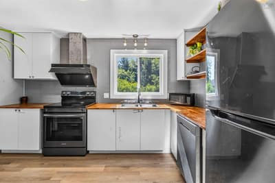 1030 Sackville Drive — photo 5