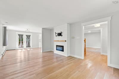 77 Holyrood Close — photo 5