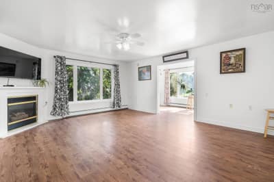 122 Victoria Street — photo 3
