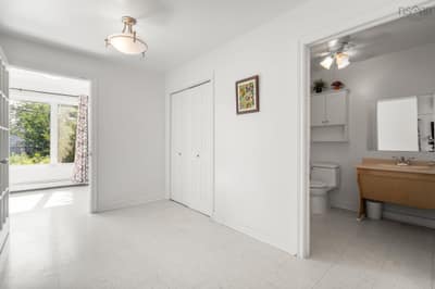 122 Victoria Street — photo 5